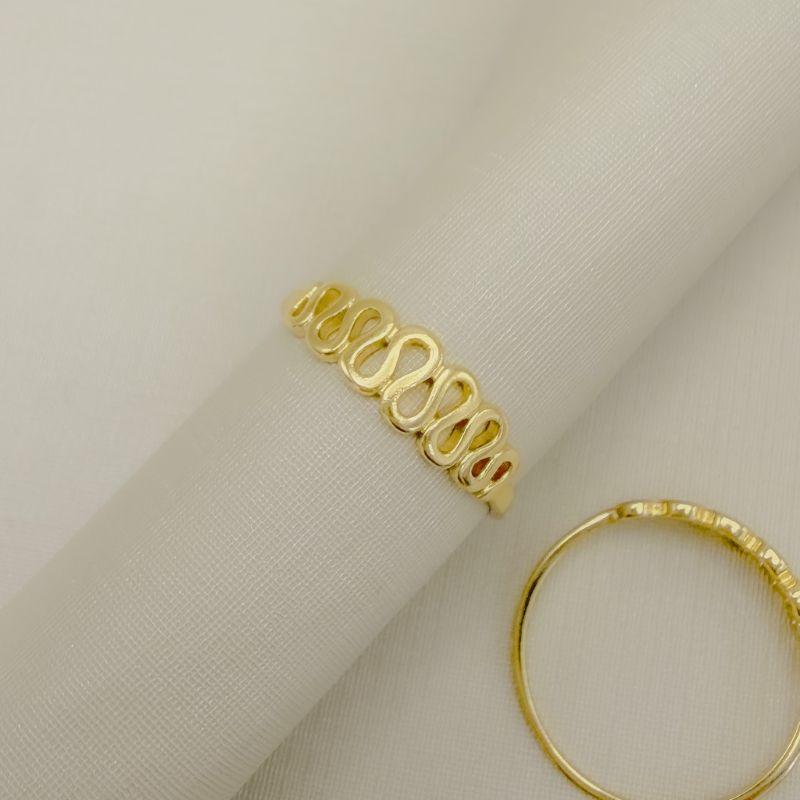 03.2596.0.O - (17) Anel de aro liso fino central de efeito voltas crescentes