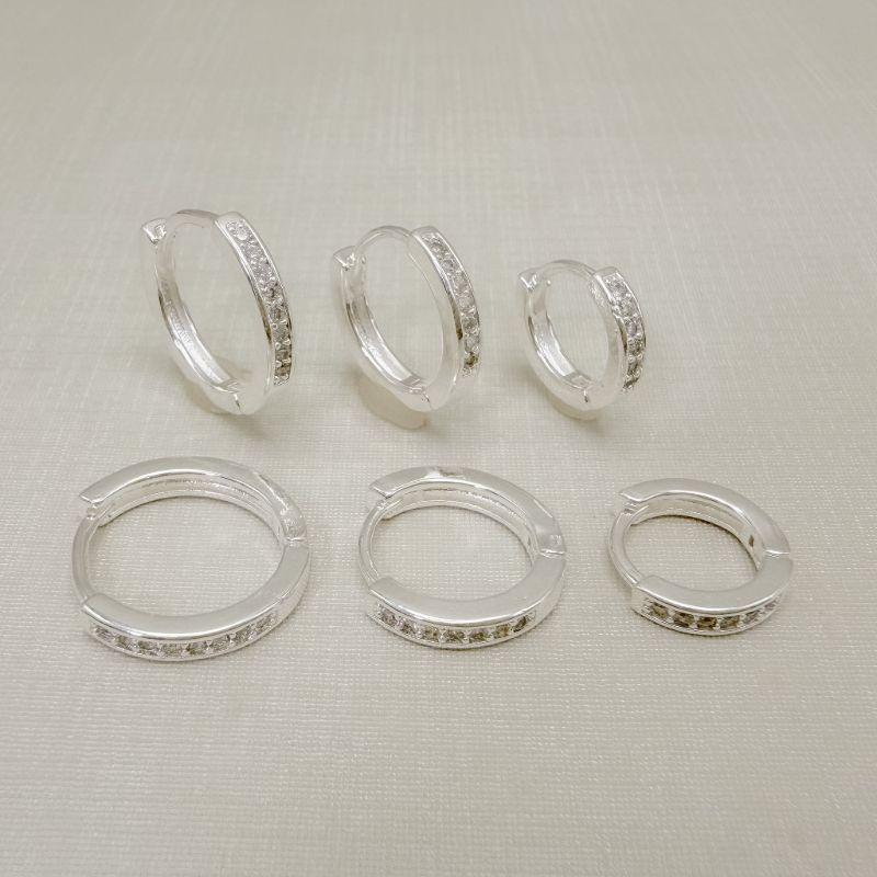 05.2763.1.S - (V2) Trio de argola de uma coluna cravejada e borda alta lisa