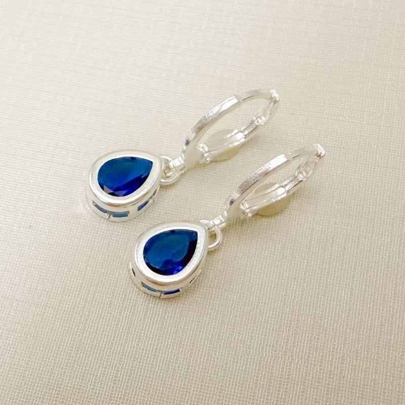 05.3144.4.S - Argola de pressão clássica com pingente de gota em cravação inglesa