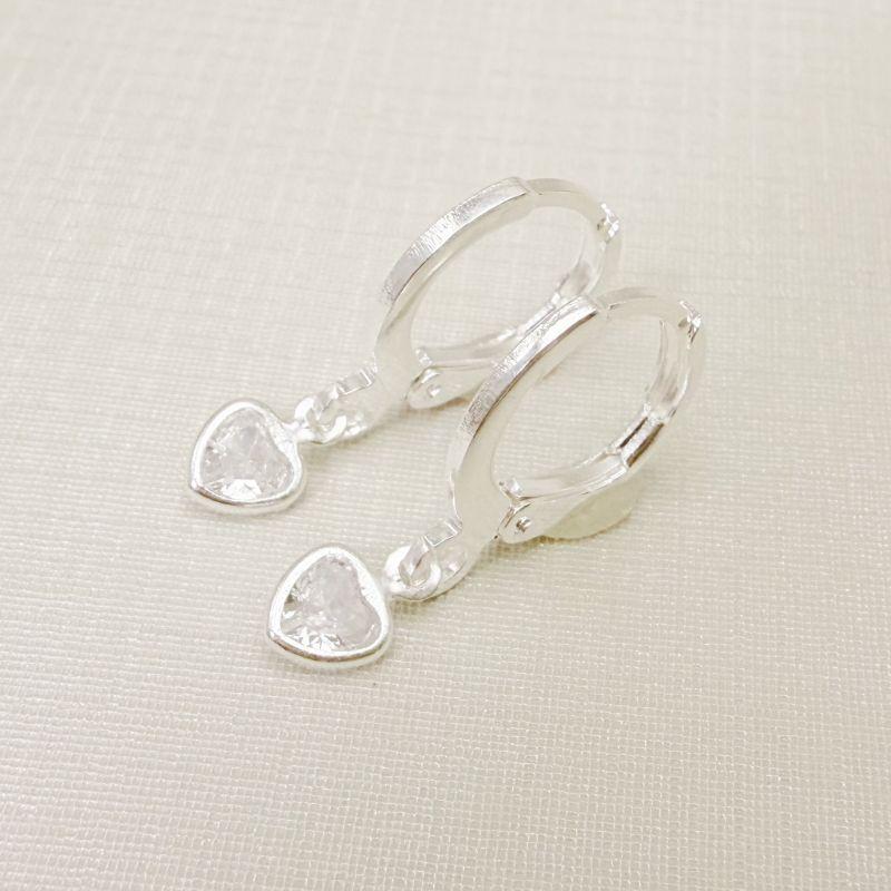 05.3154.1.S - (Tam.p) Argola de pressão clássica com pingente de ponto de luz em coração