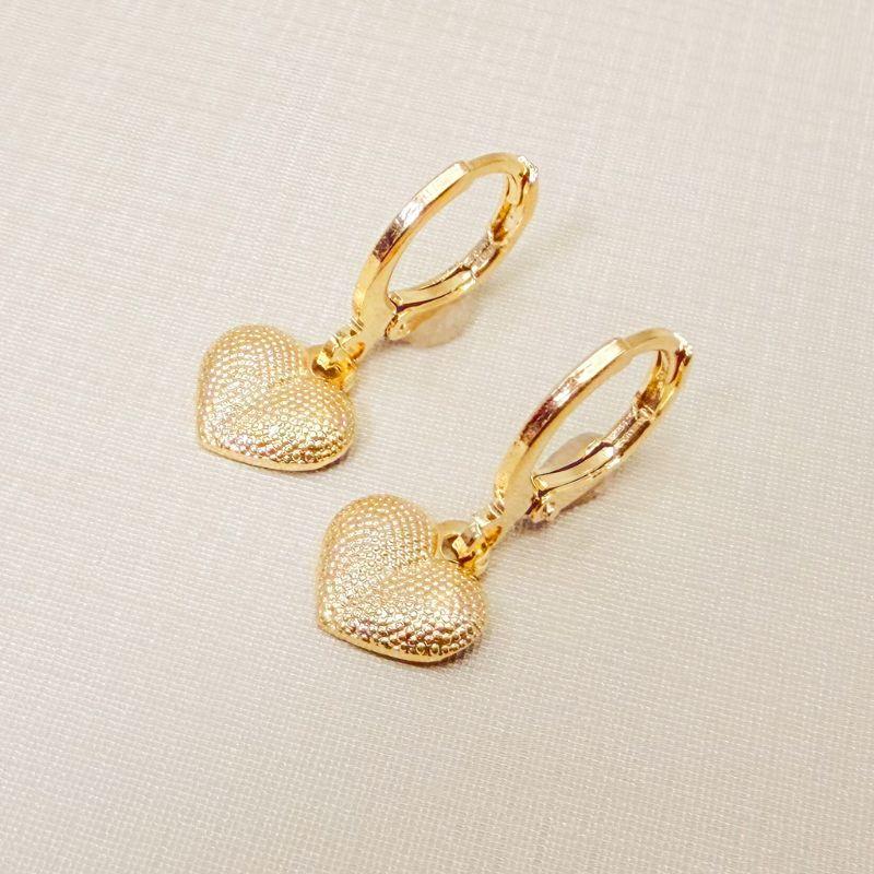 05.3159.0.O - Argola de pressão clássica com pingente de coração em efeito spike