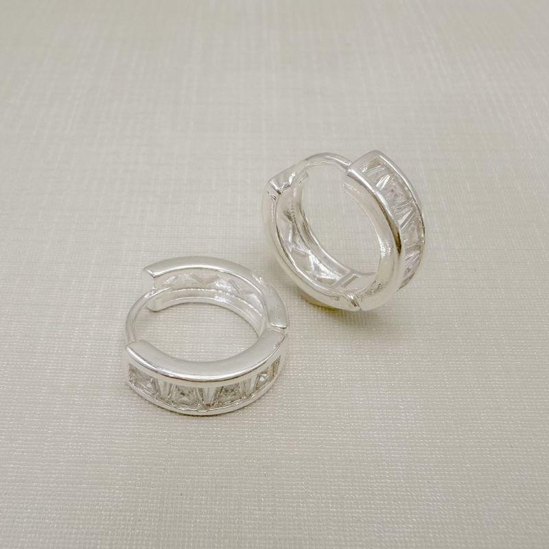 05.3160.1.S - Argola de zircônia triangular com borda larga lisa