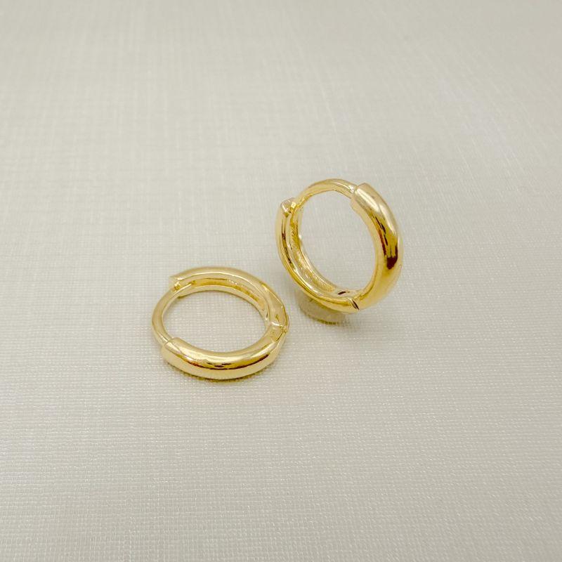 05.3161.0.O - Argola de formato clássico em tubo abaloado liso simples