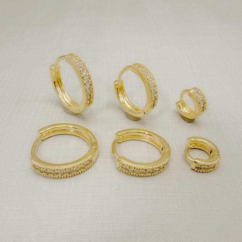 05.3164.1.O - Trio de argola de uma coluna cravejada com borda larga em spikes