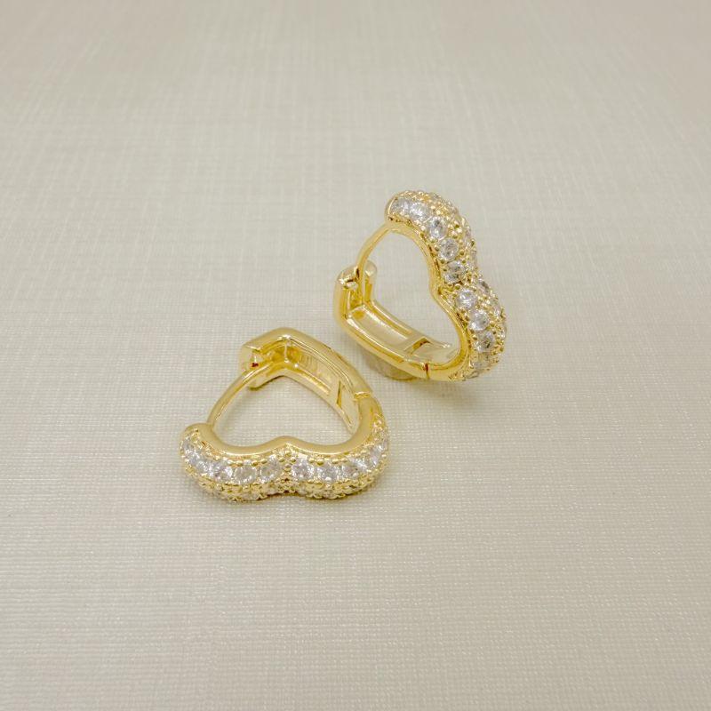 05.3165.1.O - (Tam. P) Argola de formato coração largo com frente cravejada