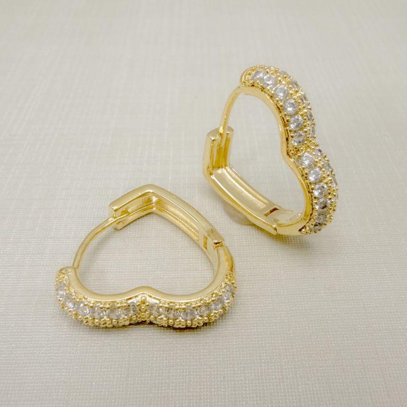 05.3167.1.O  - (Tam. G) Argola de formato coração largo com frente cravejada