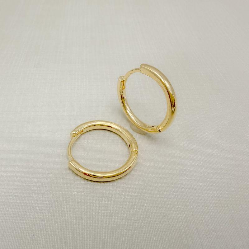 05.3176.0.O - (Tam.P) Argola estilo maxxi em tubo liso simples; bambolê pequeno.