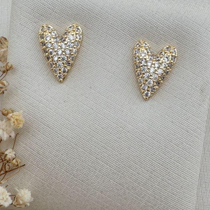 07.2684.1.O - (Tam. M) Brinco de coração longo cravejado. Maior de dois