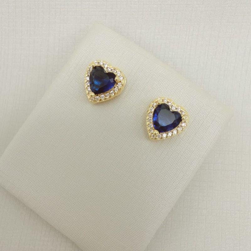 07.2726.4.O - Brinco de coração no centro e borda cravejada 9,8x9,3mm
