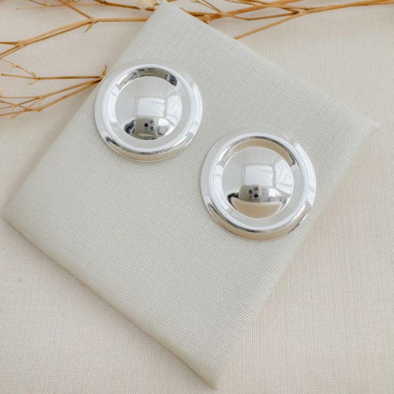 07.2771.0.S - Brinco moeda em efeito botão em chapa lisa