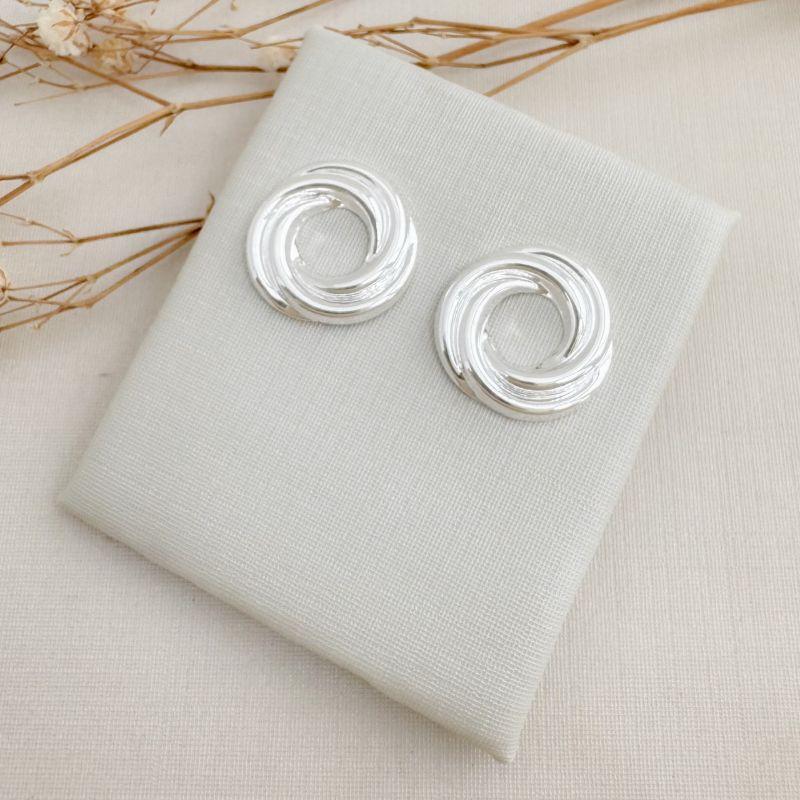 07.2772.0.S - Brinco efeito triade espiral liso clássico