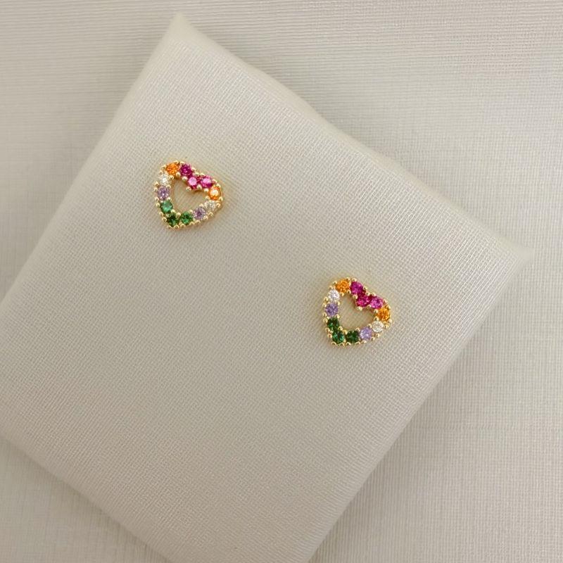 07.2793.C.O - Brinco silhueta de coração pequeno colorido 6,7x7mm