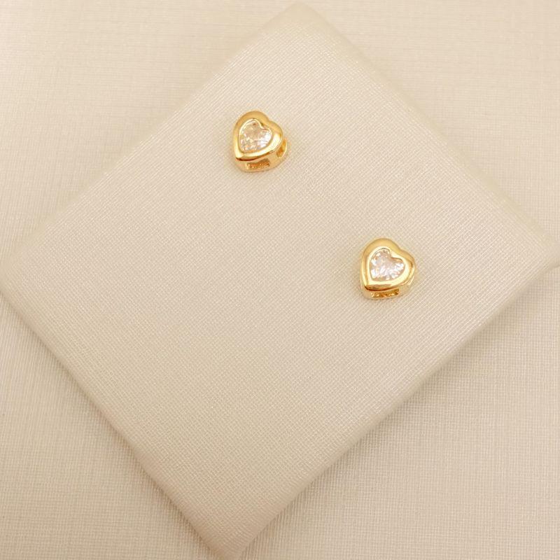 07.2845.1.O - Brinco de coração 6mm em cravação inglesa.