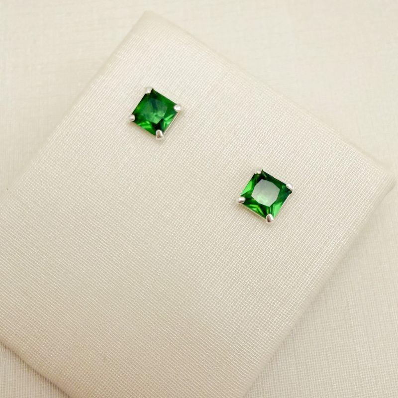 07.2874.5.S - (Tam.P) Brinco ponto de luz em pedra carrê de 5mm