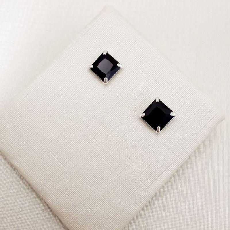 07.2875.2.S - (Tam.M) Brinco ponto de luz em pedra carrê de 6mm