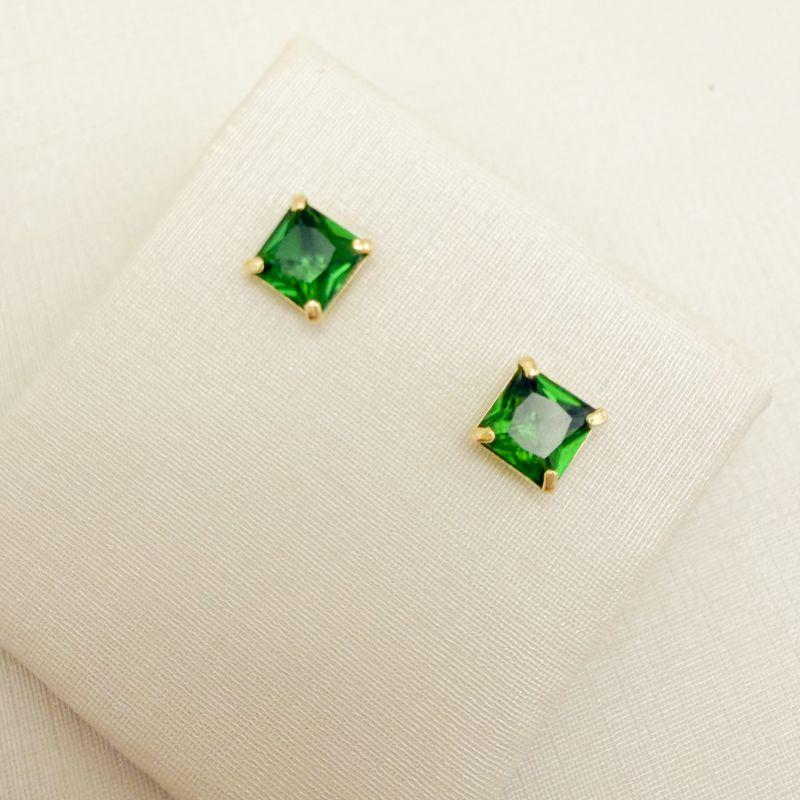 07.2875.5.O - (Tam.M) Brinco ponto de luz em pedra carrê de 6mm