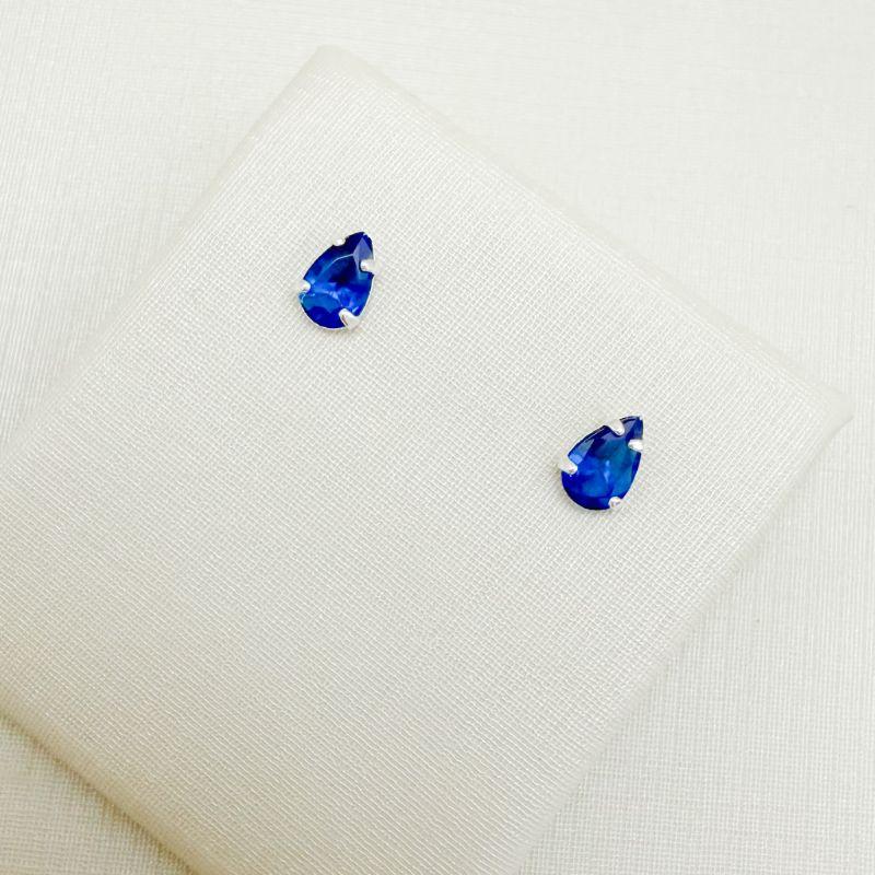 07.2877.4.S - (Tam.P) Brinco ponto de luz em formato gota com cravação de garras