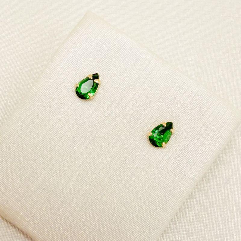 07.2877.5.O - (Tam.P) Brinco ponto de luz em formato gota com cravação de garras