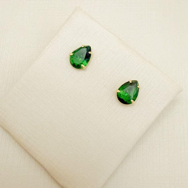 07.2878.5.O - (Tam.G) Brinco ponto de luz em formato gota com cravação de garras