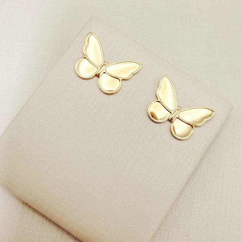 07.2879.0.O - Brinco de chapa lisa em formato borboleta com bordas lisas desenhadas