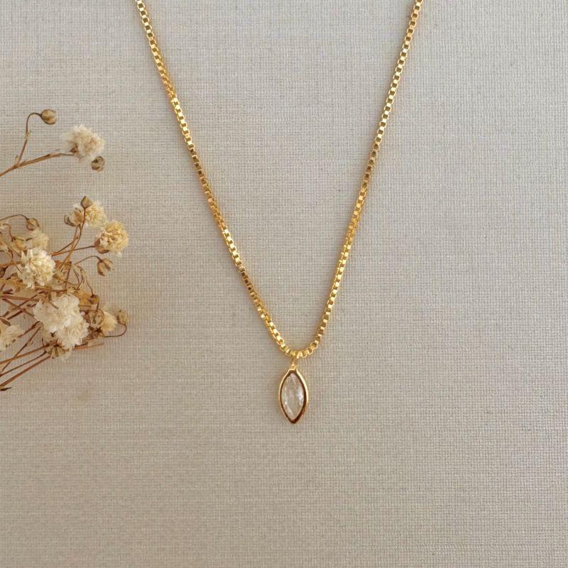 09.2239.1.O - (40+10) Colar de veneziana com pingente ponot de luz navete em ingles