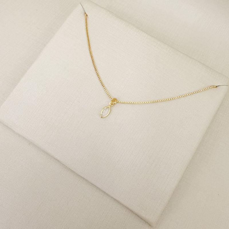 09.2239.1.O - (V2 - 40) Colar de veneziana com pingente ponot de luz navete em ingles