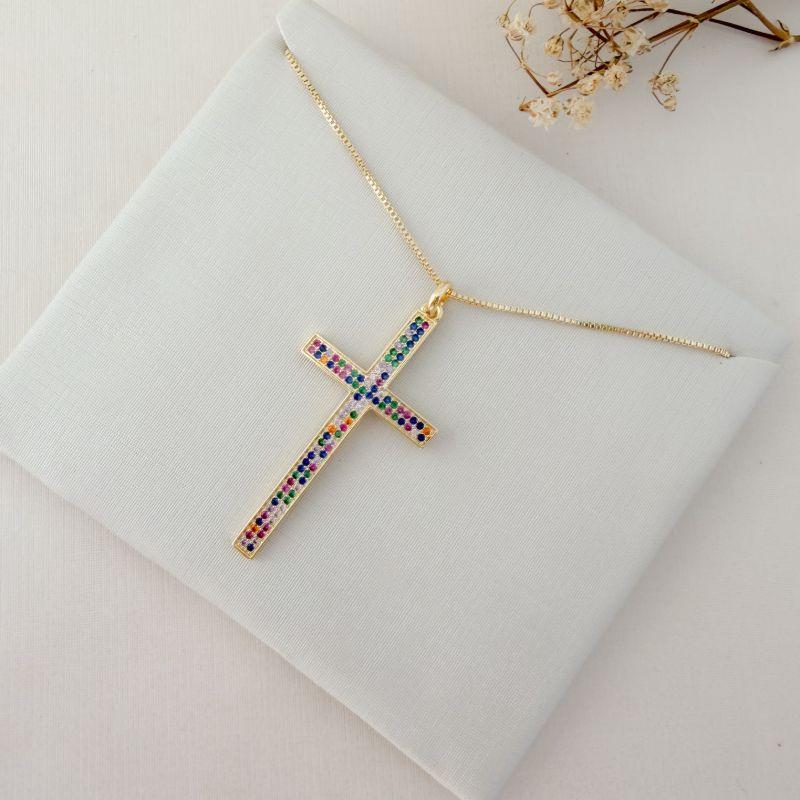 09.2411.C.O - (45) Colar veneziana com pingente cruz de 40mm em cravação colorida com borda alta