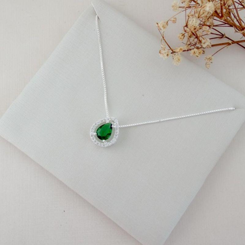 09.2420.5.S - (45) Colar veneziana com pingente de gota central e uma coluna de aura espaçada