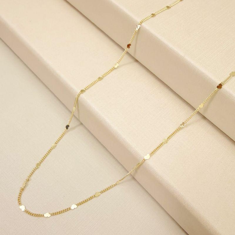 09.2427.0.O - (70cm) Colar elo groumet e plaquinhas de coração, elo groumet com 1mm de espessura.