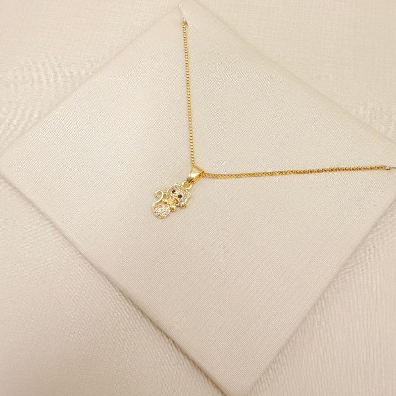 09.2437.2.O - (45) Colar pingente gatinho cravejados com olhos em zircônia preta, corrente veneziana.