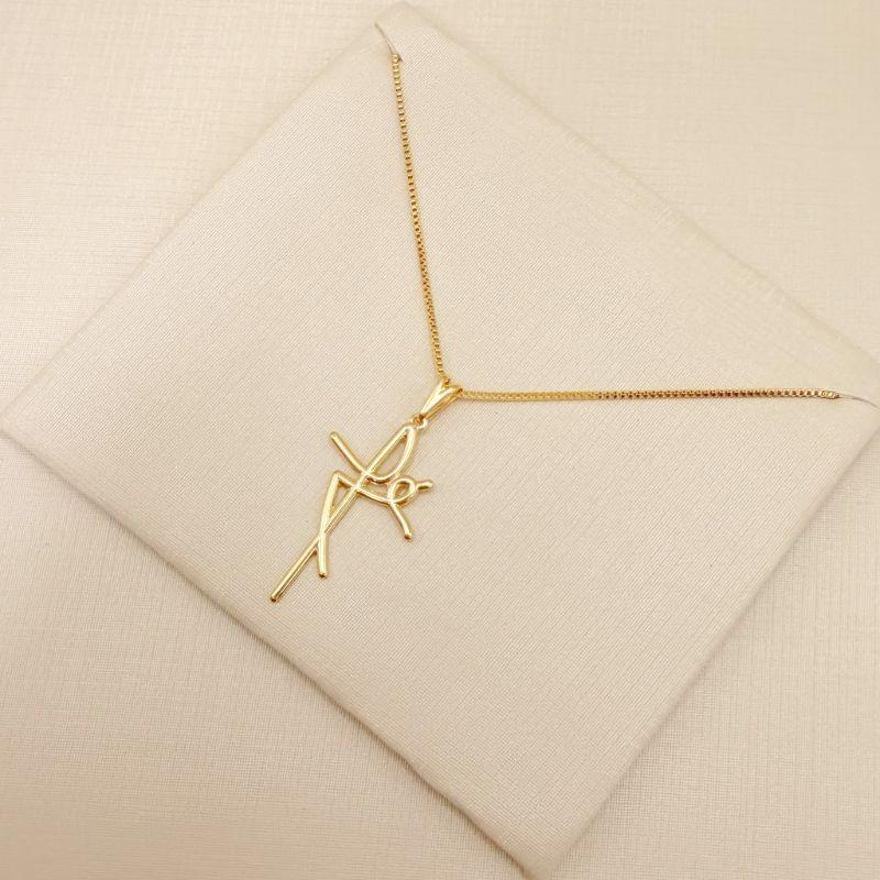 09.2443.0.O - (45) Colar pingente escrito fé grande, corrente veneziana.