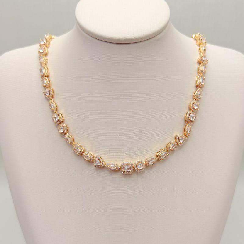 09.2450.1.O - (40) Colar de riviera em pedra de formatos variados com aura