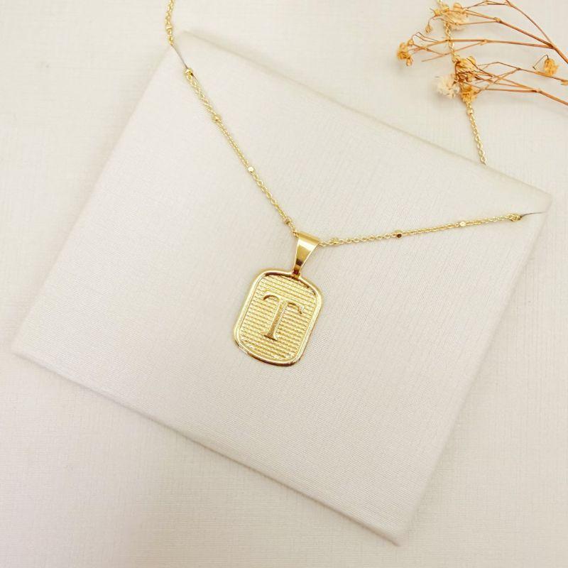 09.2465.0.O - (45 - Letra T) Colar de bolinhas com pingente de letra em chapa retangular