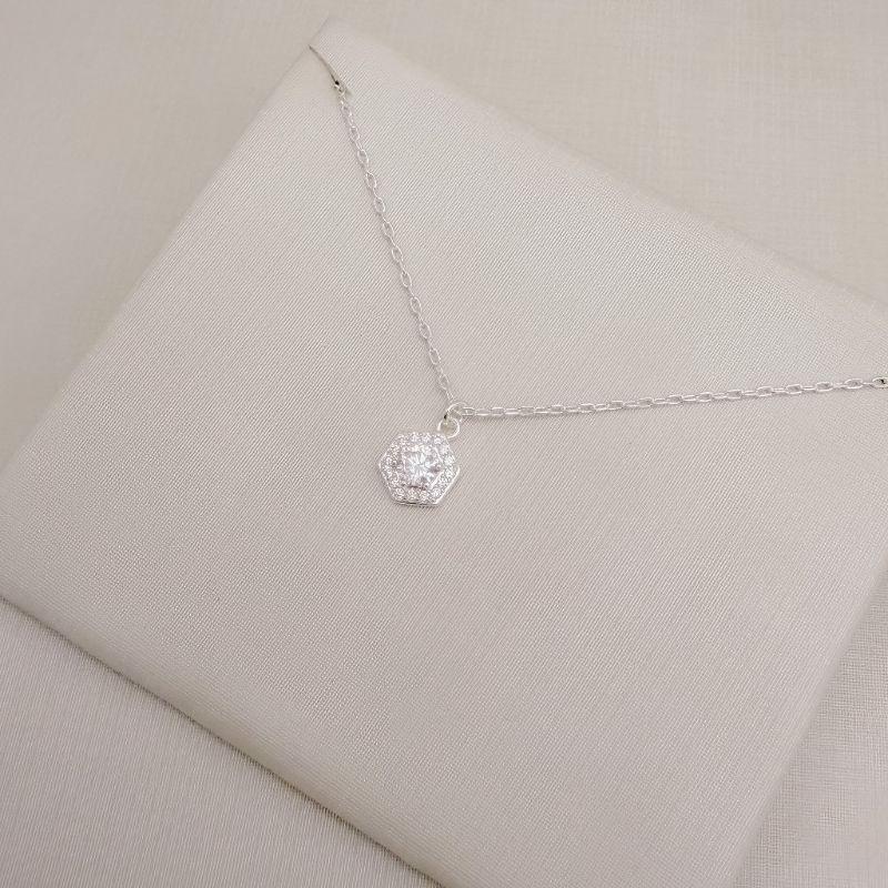 09.2499.1.S - (45) Colar de elos americanos com pingente hexagonal cravejado