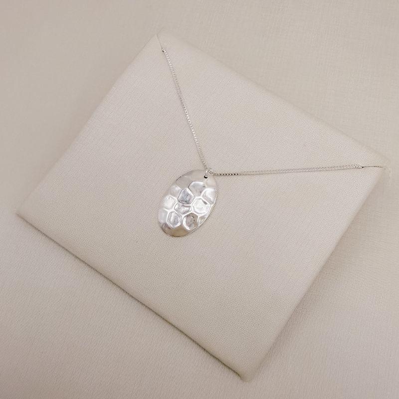 09.2514.0.S - (45) Colar de veneziana com pingente oval grande em efeito orgânico