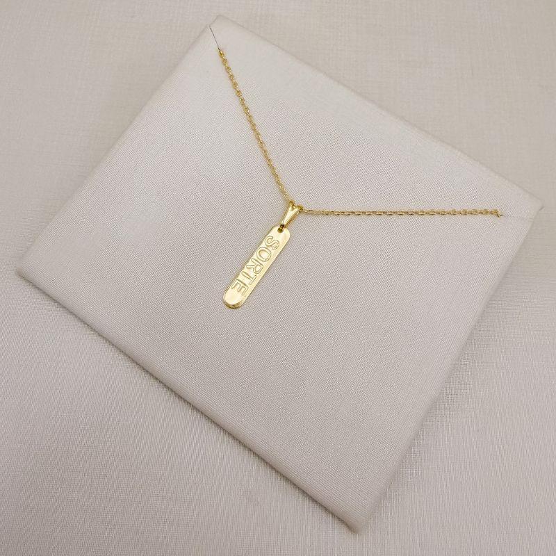 09.2518.0.O - (45) Colar de veneziana com pingente de placa com escrita SORTE