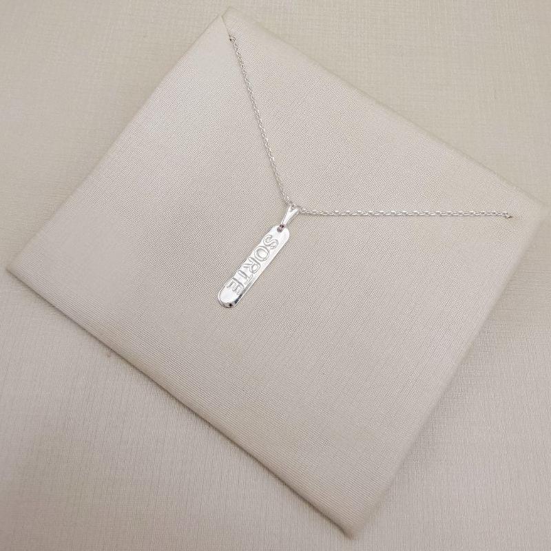 09.2518.0.S - (45) Colar de veneziana com pingente de placa com escrita SORTE