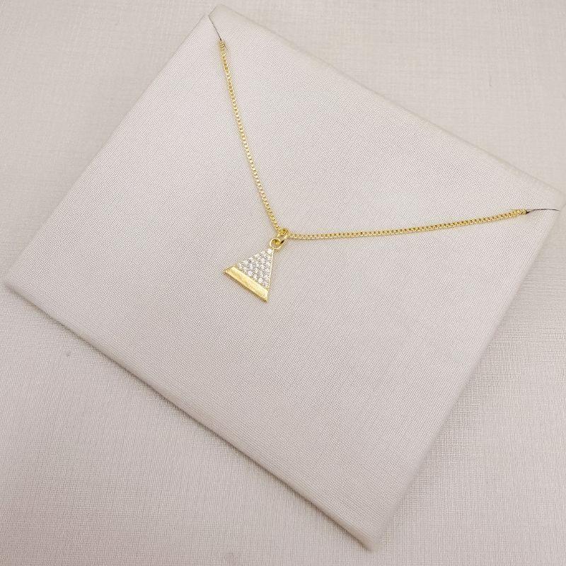 09.2519.1.O - (45) Colar de veneziana com pingente triangular cravejado