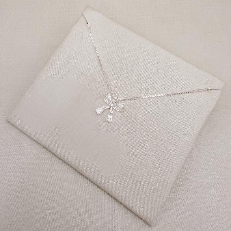 09.2520.1.S - (45) Colar e veneziana com pingente de laço cravejado