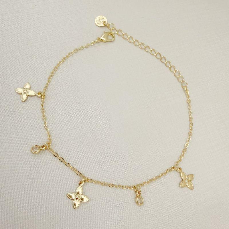 12.2301.1.O - Pulseira de elos americanos com pingente flor de quatro pétalas e pontos de luz