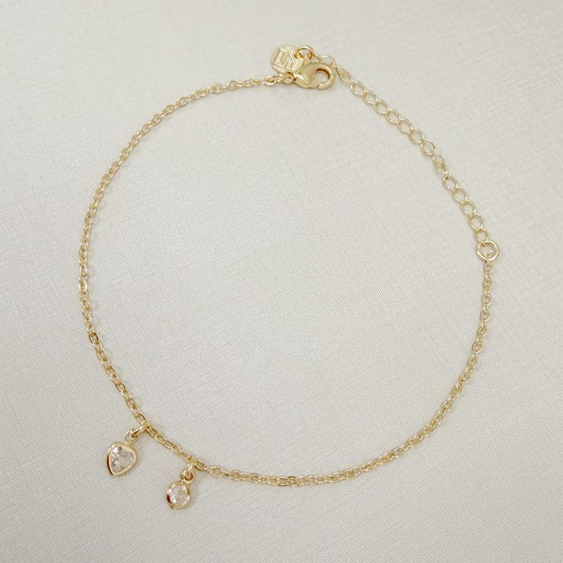 12.2304.1.O - Pulseira de elos americanos com pingente ponto de luz em formato coração